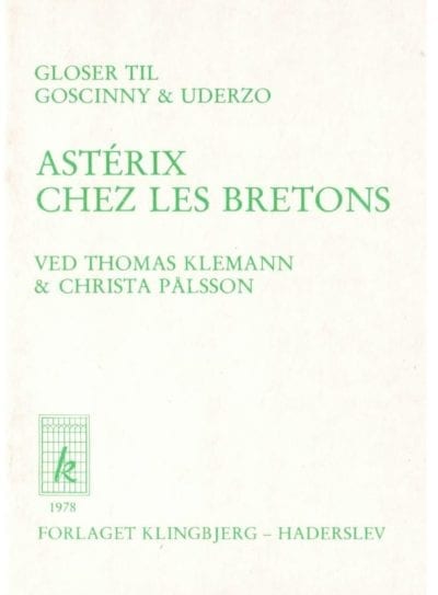 Sandfarve glosehæfte af Astérix chez les Bretons af Goscinny & Uderzo Dansk
