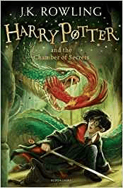 Forsiden af den engelske version til "Harry Potter and the chamber of secrets"